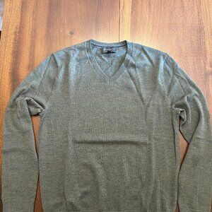 Banana Republic merino wool green v-neck sweater, men's, size small, like new